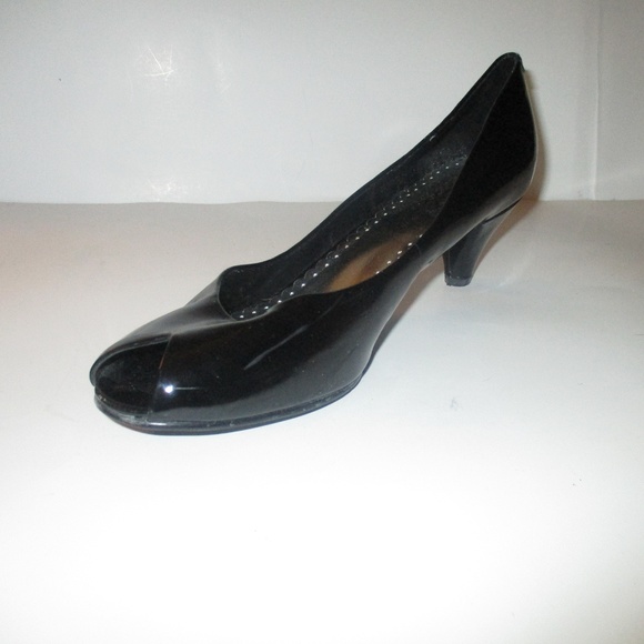 BCBG Vintage Black Patent V-cut Peep Toe Pumps - Picture 1 of 8
